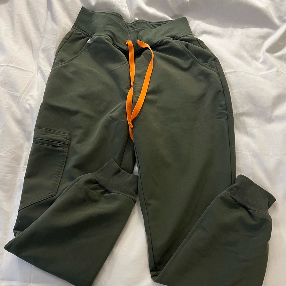 FIGS Zamora Jogger Scrub Pants - Moss